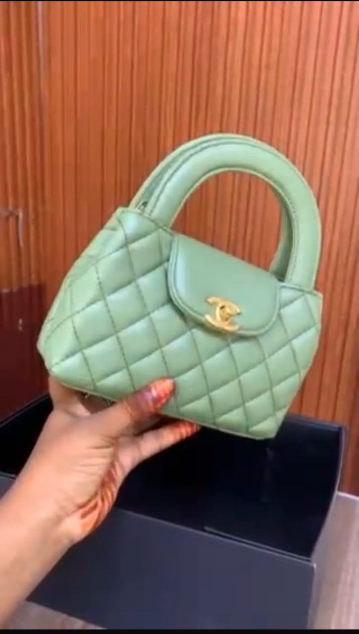 Sac Chanel matelassé vert