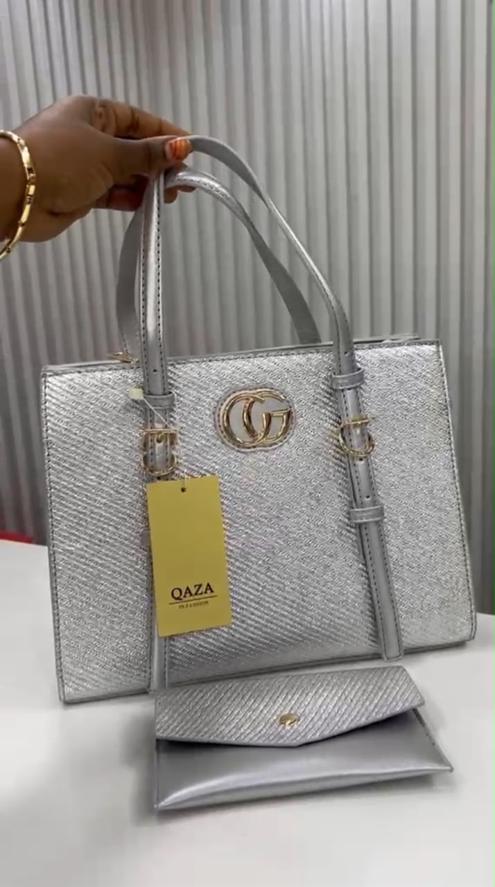 Sac Gucci argenté avec pochette