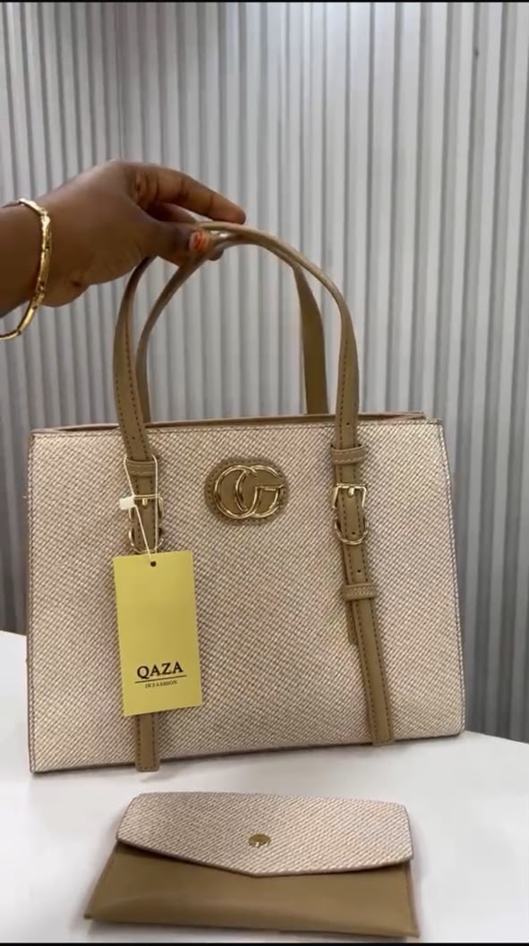 Sac Gucci beige doré avec pochette
